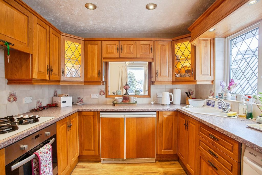 Property photo 3 of 17 Photo