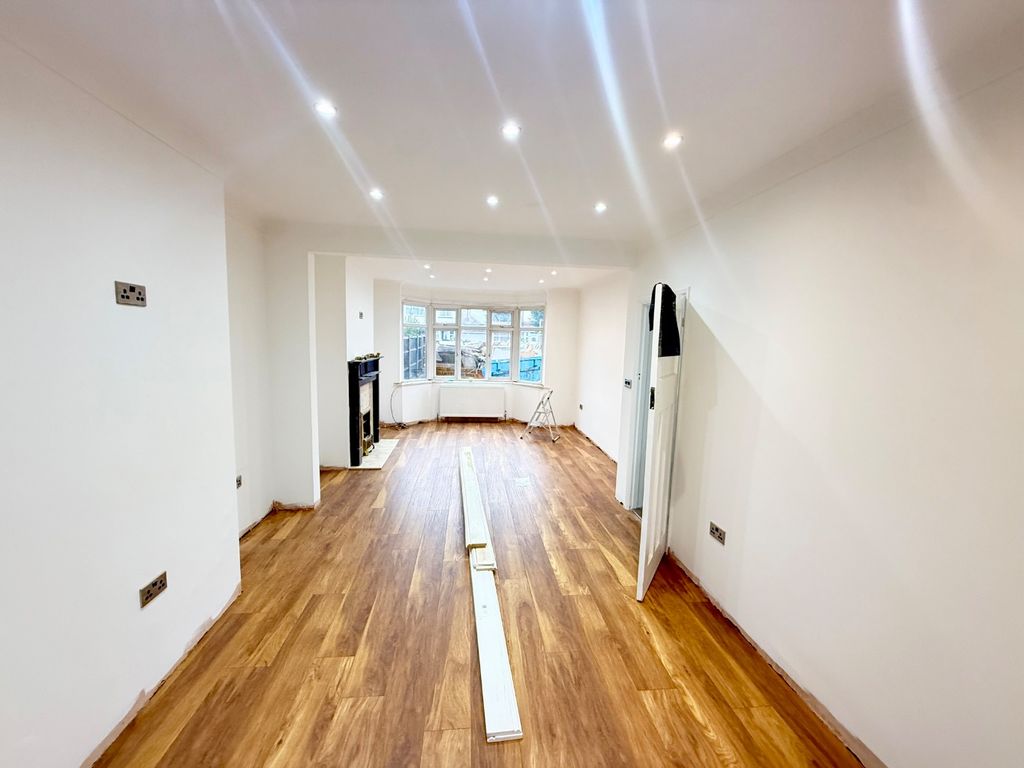 Property photo 2 of 13 4836492