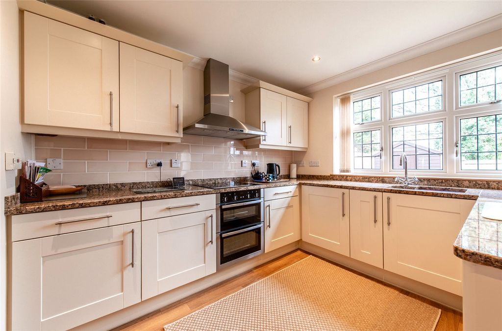 Property photo 3 of 33 Picture No. 34