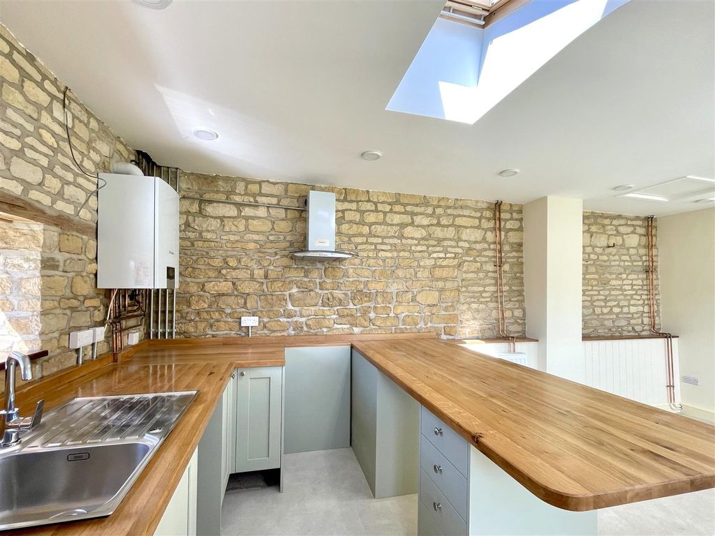 Property photo 2 of 8 Kitchen