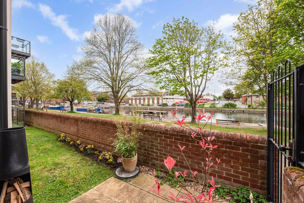 Property photo 1 of 22