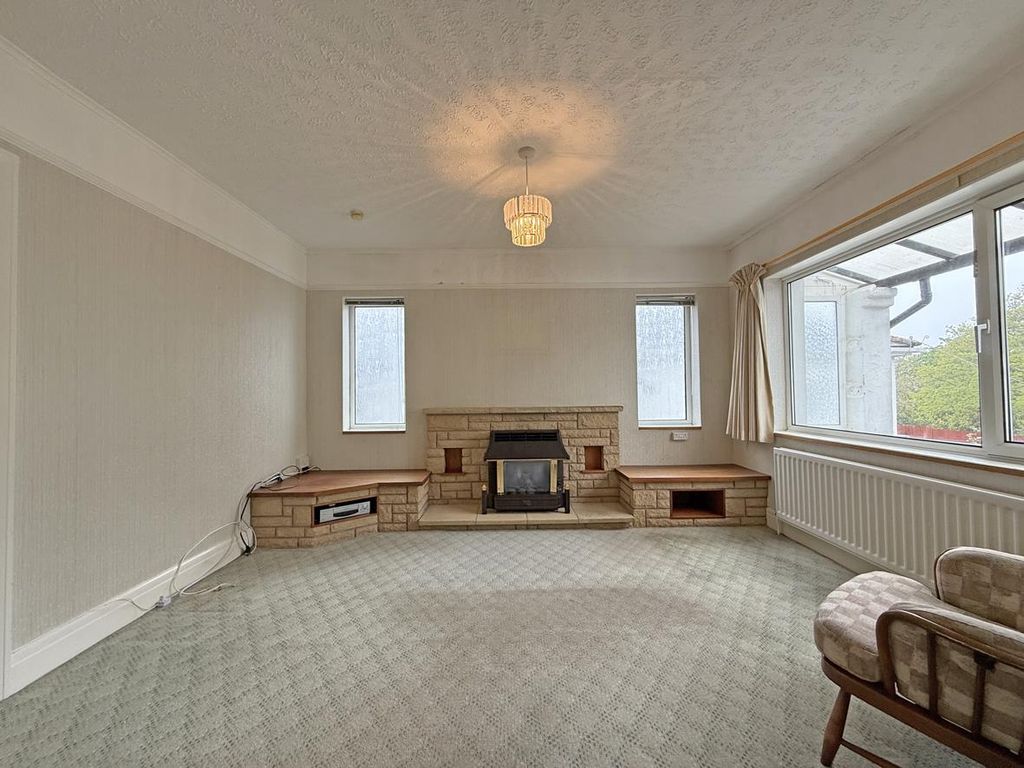 Property photo 3 of 19 Old Woodlands Road 107 - Lounge.Jpg
