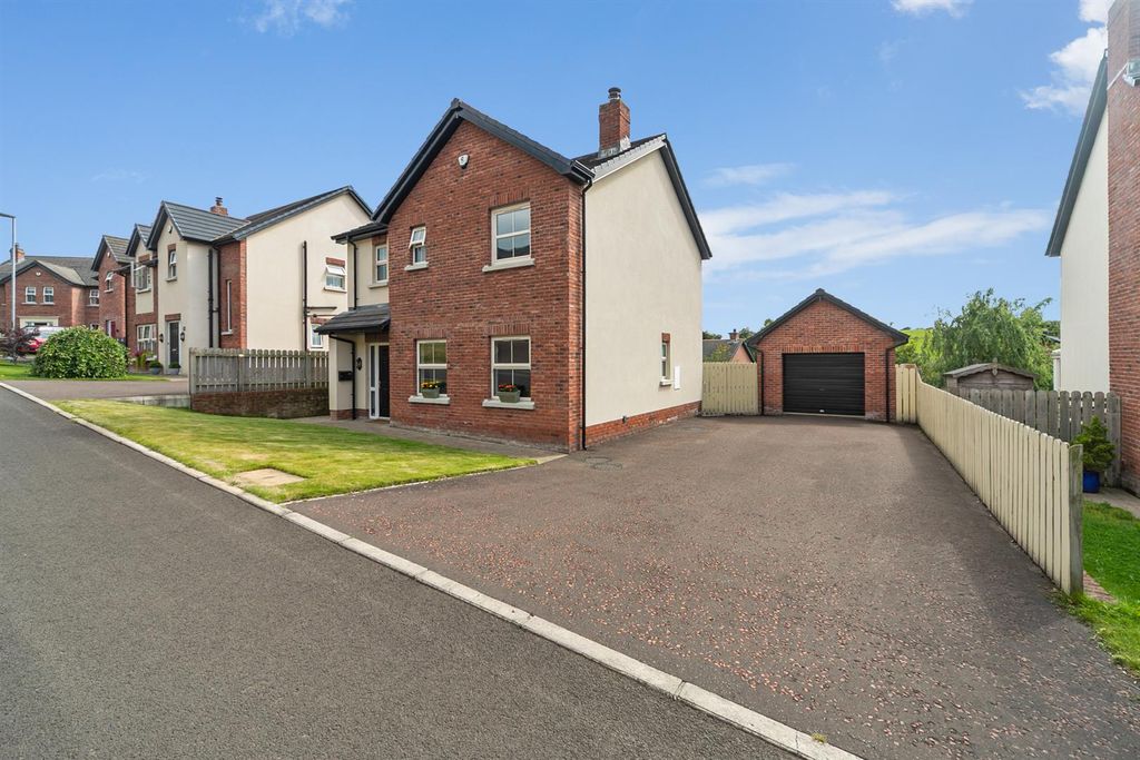 Property photo 2 of 31 30 Drumlin View 29.Jpg