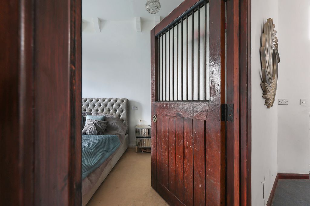 Property photo 1 of 16 Picture No. 11