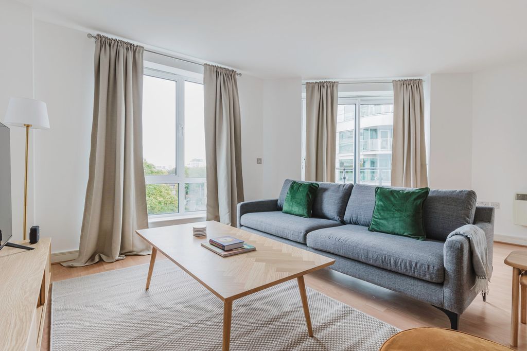 Property photo 1 of 24 Living Room