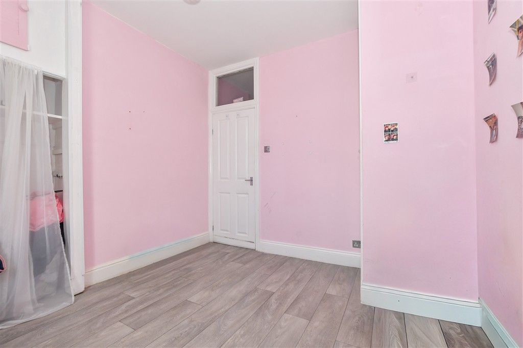 Property photo 3 of 6 Bedroom