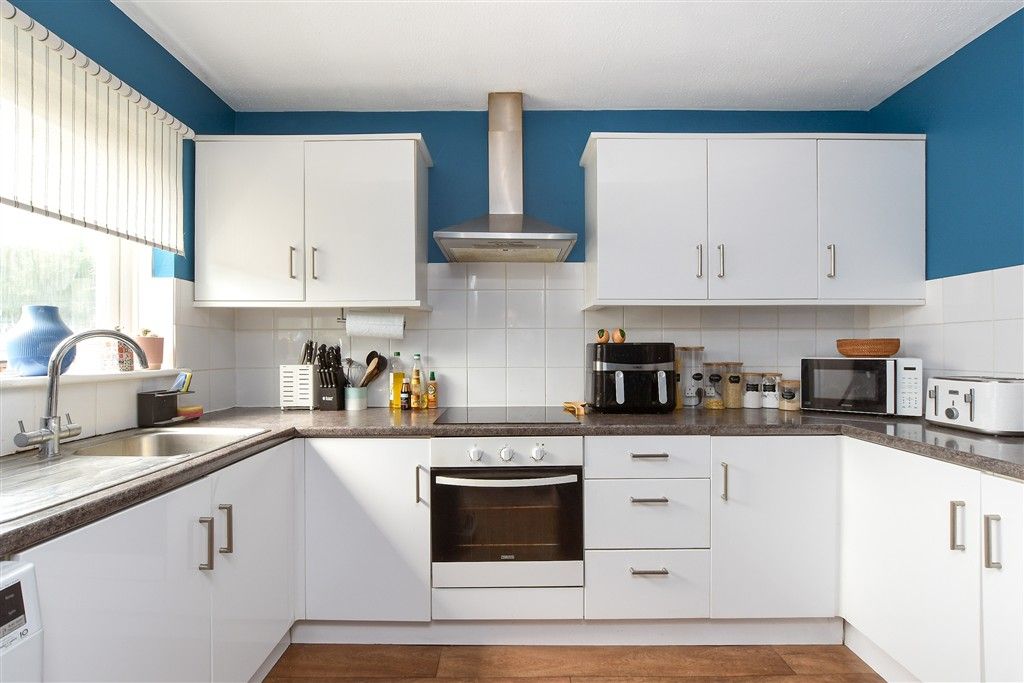 Property photo 2 of 9 Kitchen