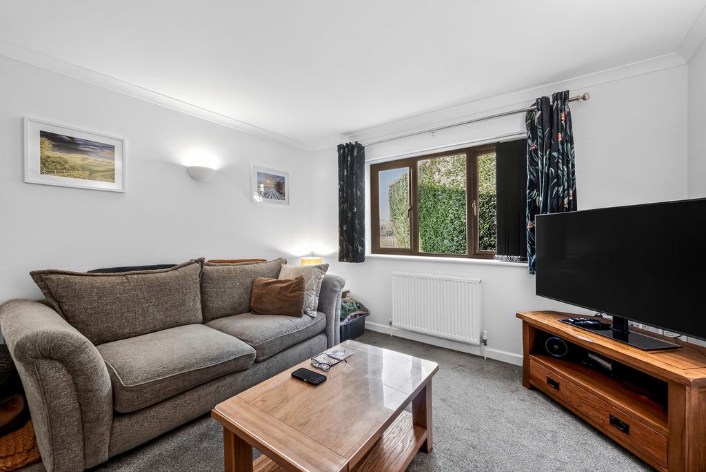 Property photo 3 of 19 Living Room