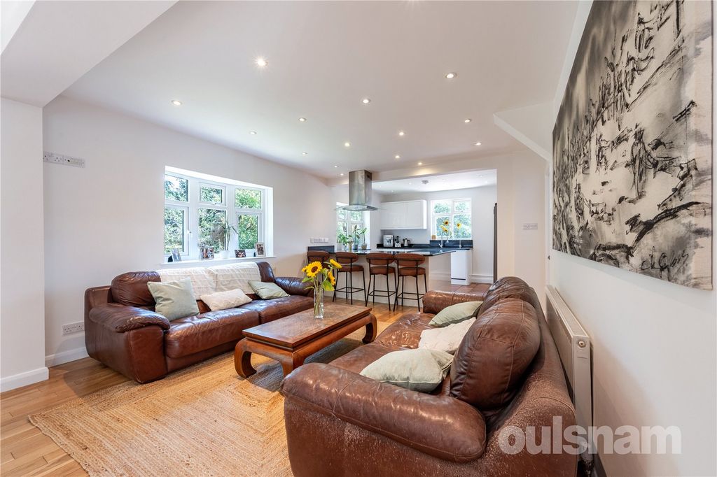 Property photo 2 of 40 Picture No. 32