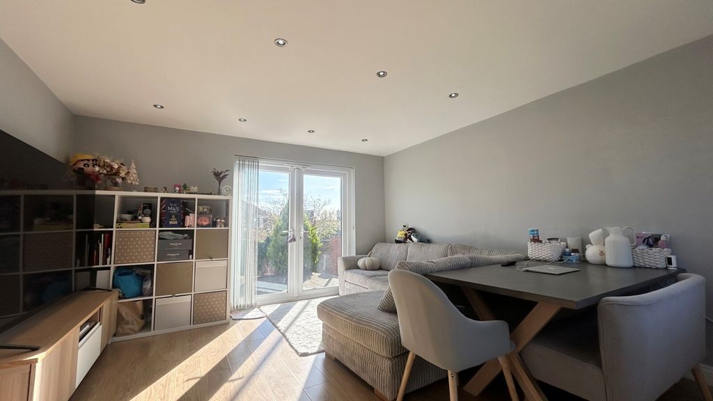 Property photo 3 of 9 Picture No. 06