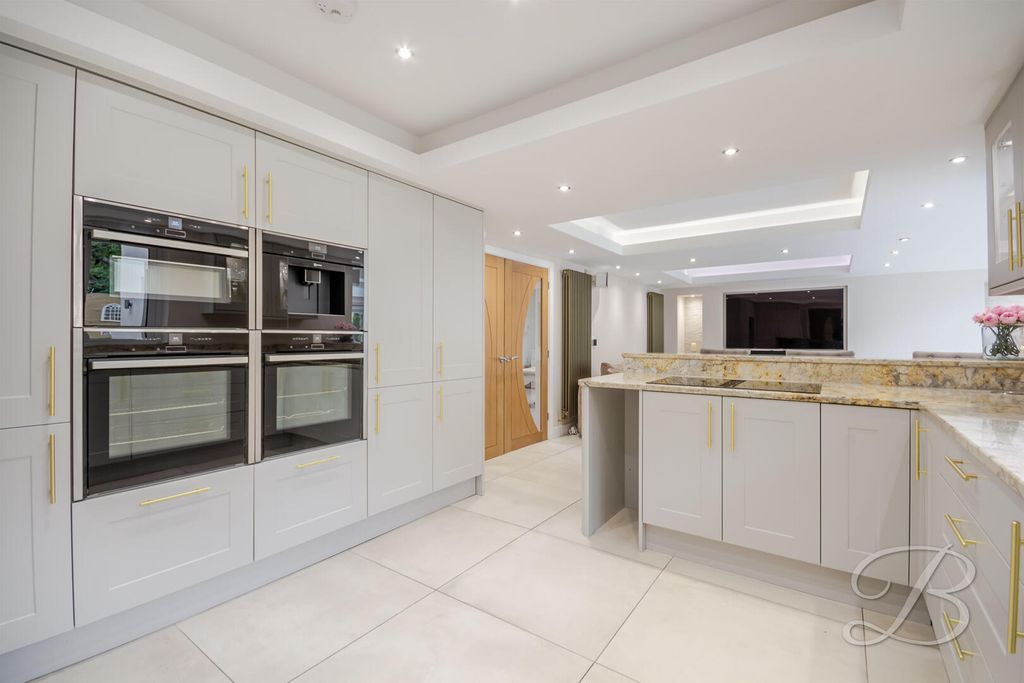 Property photo 2 of 34 Kitchen