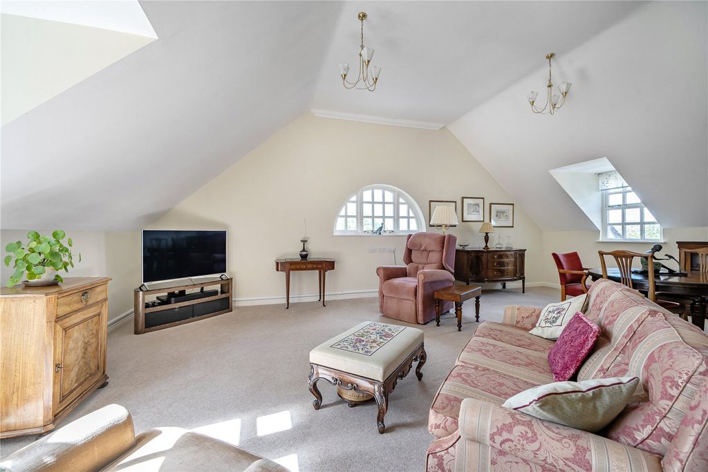 Property photo 2 of 17 Sitting Room