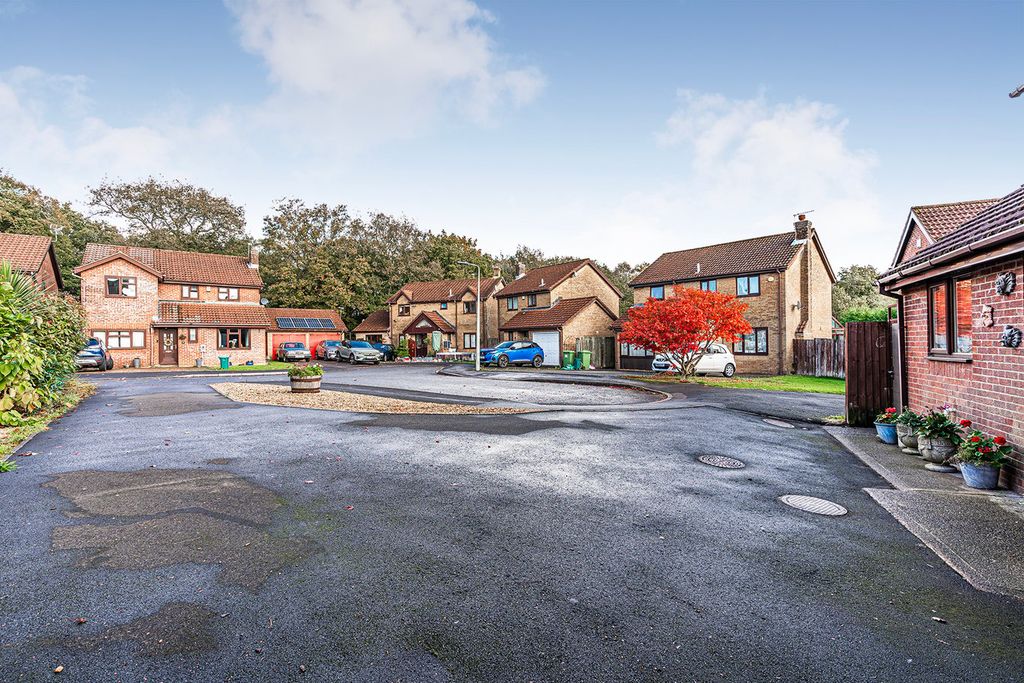 Property photo 3 of 32