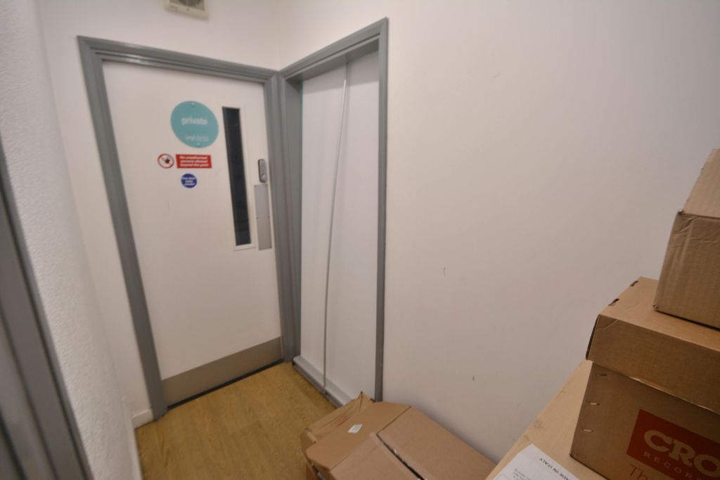 Property photo 2 of 18 Hallway