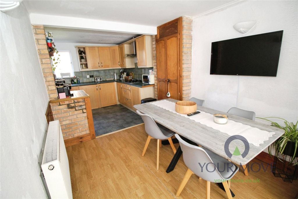 Property photo 3 of 20 Kitchen/Dining Room