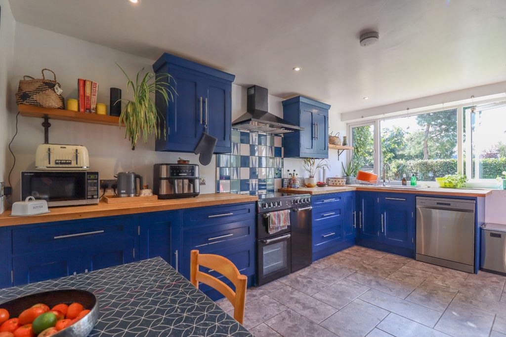 Property photo 2 of 22 4542105