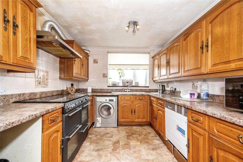 Property photo 3 of 17 Picture