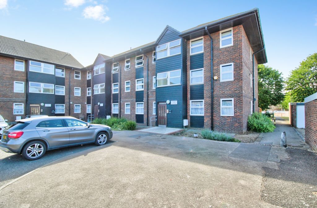 Property photo 1 of 11 4