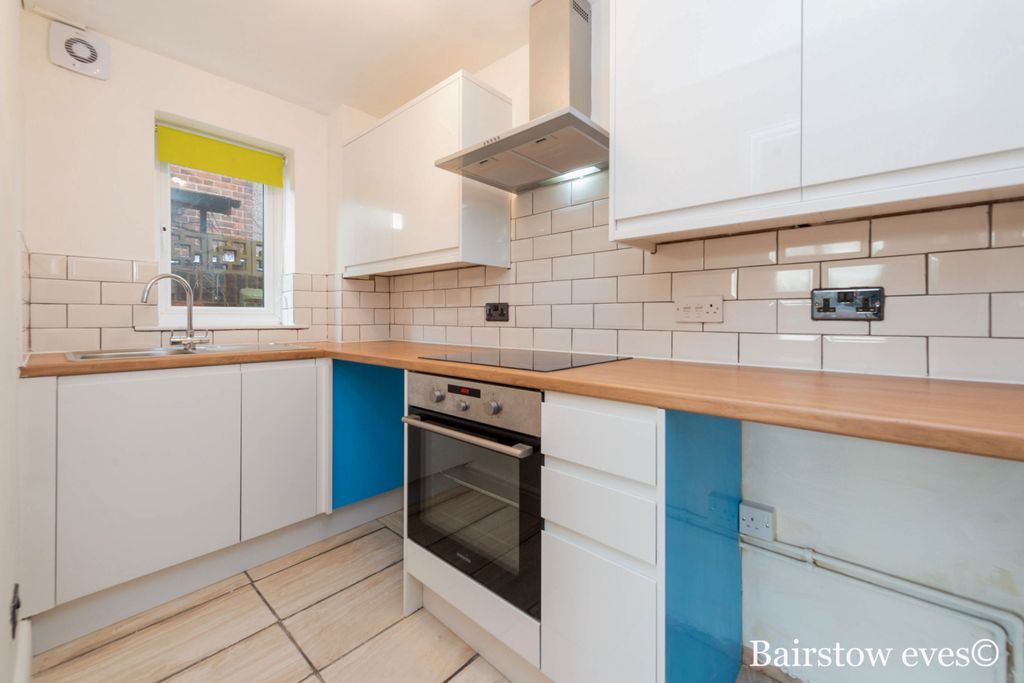 Property photo 3 of 8 Kitchen