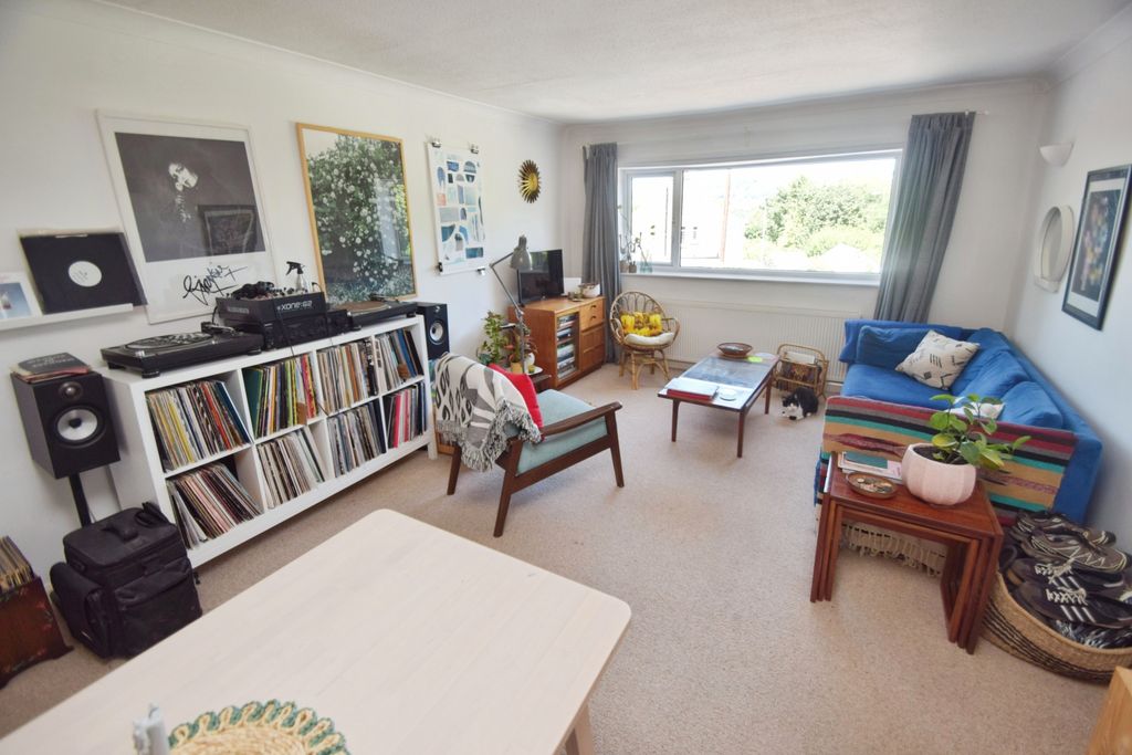 Property photo 3 of 10 70A328F6-Lounge 202