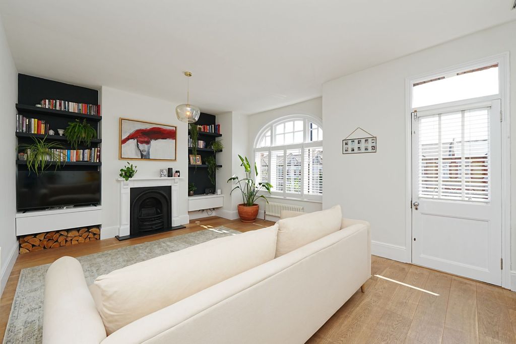 Property photo 1 of 18