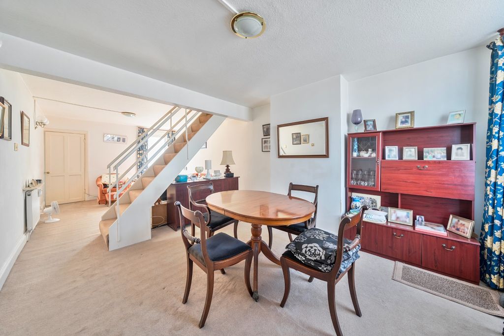 Property photo 2 of 15 4436332