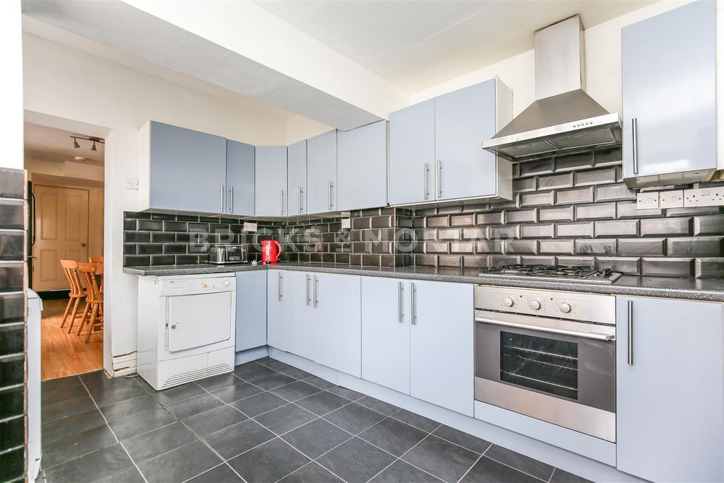 Property photo 2 of 14 Vfwqfbhlnkap_Gcjhmozvq.Jpg