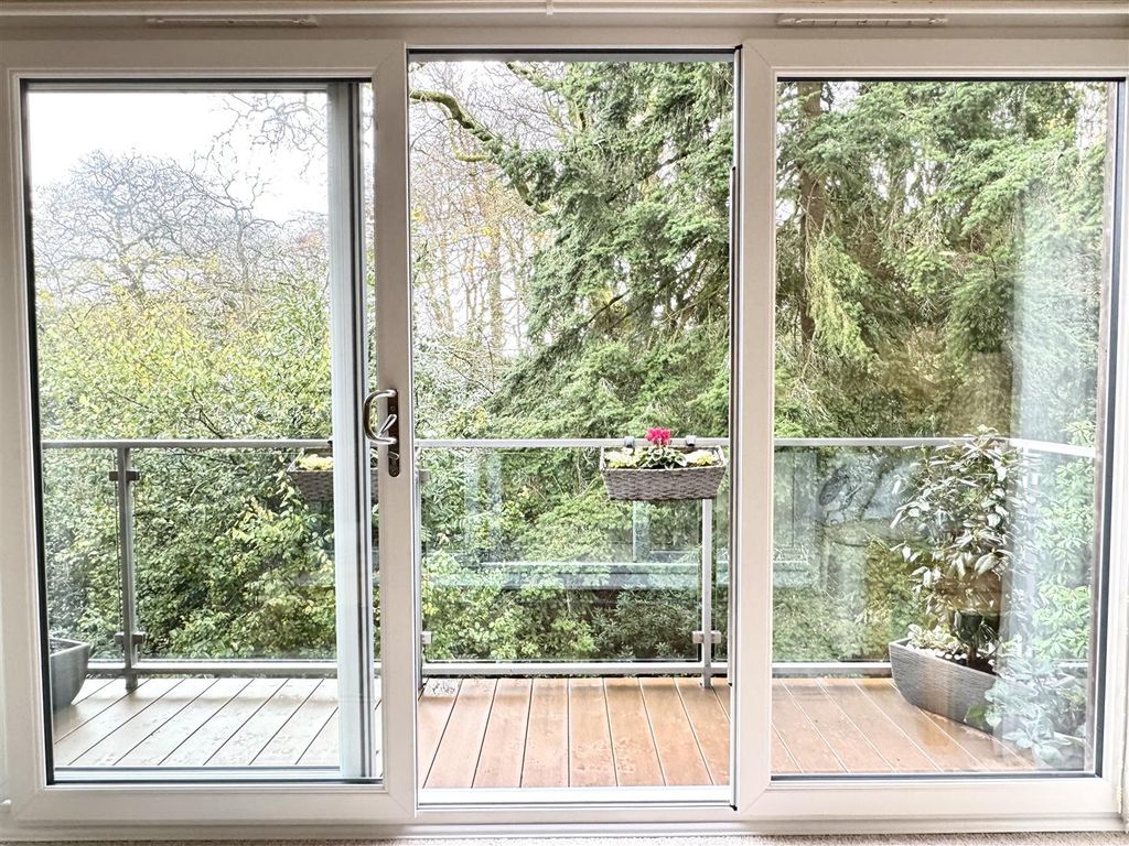 Property photo 3 of 33 Balcony Doors