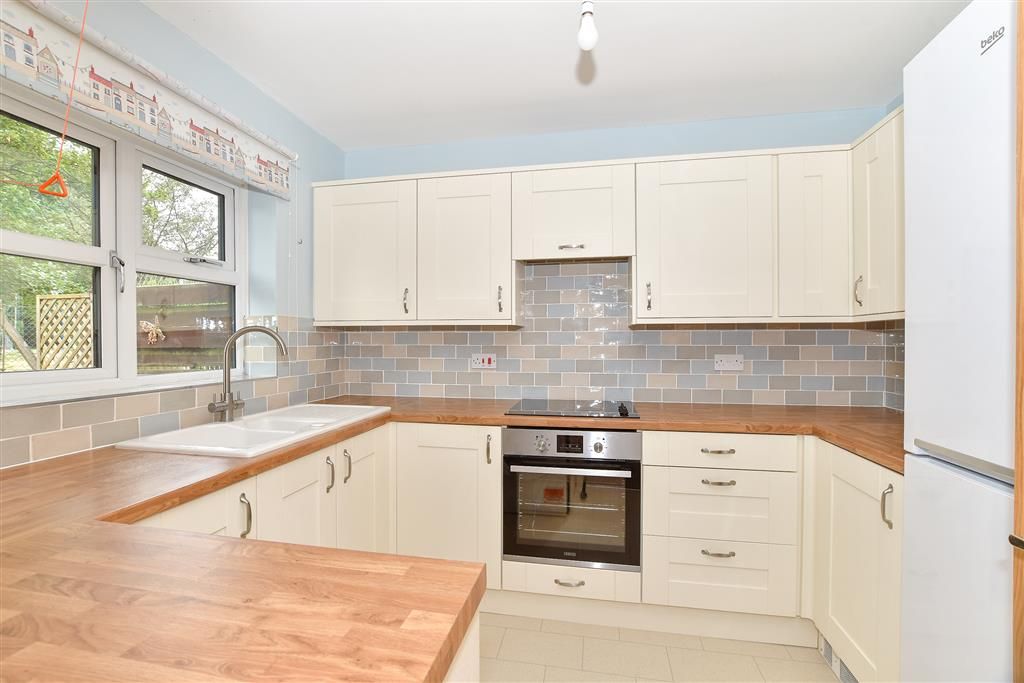 Property photo 1 of 9 Kitchen