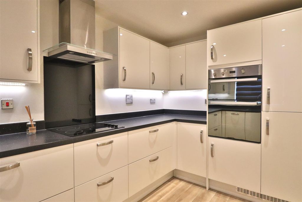 Property photo 3 of 23 2024-10-05 10.42.07.Jpg