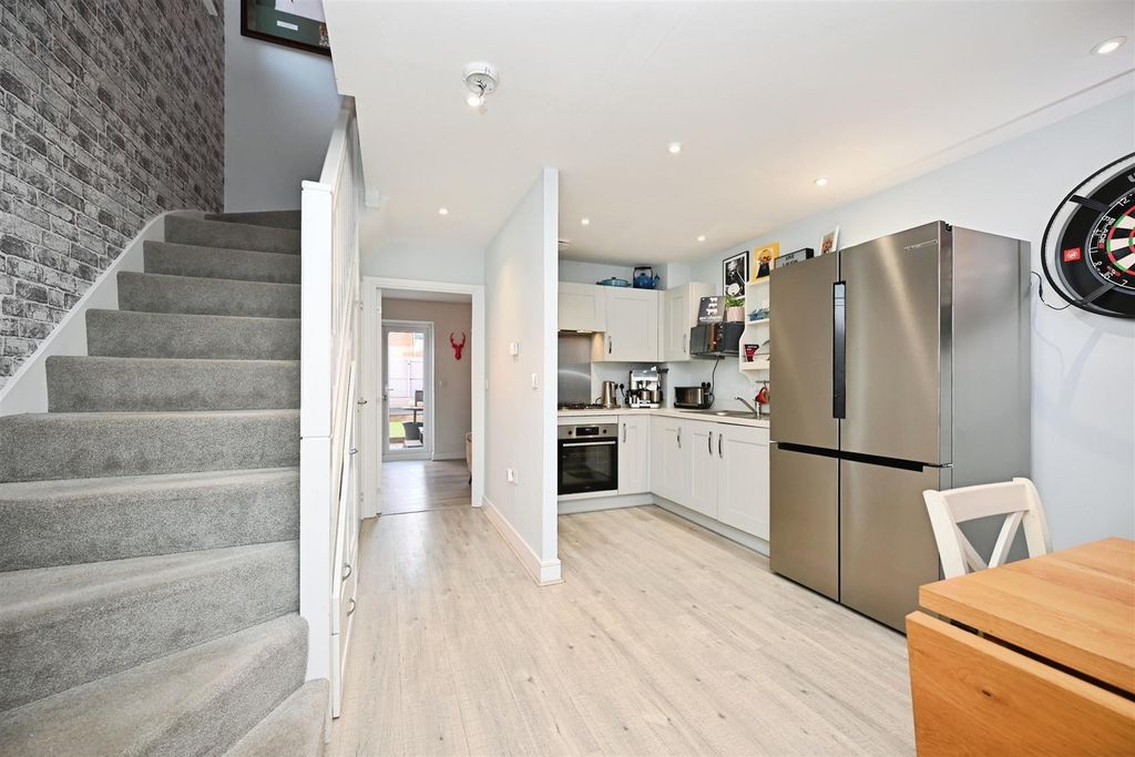 Property photo 2 of 31 Kitchen/Diner