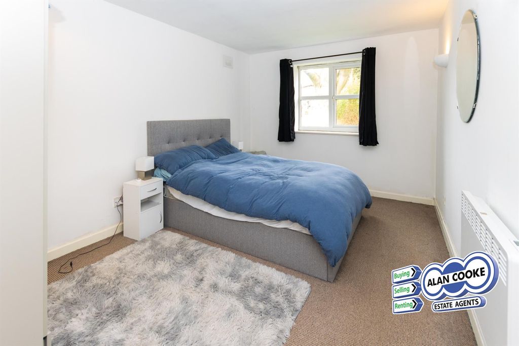 Property photo 3 of 9 Bedroom 1