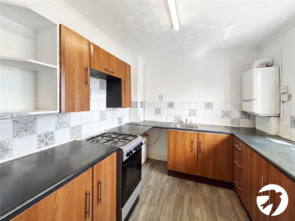 Property photo 2 of 8 Picture No. 28