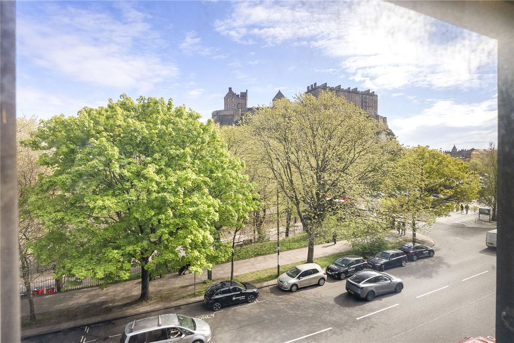 Property photo 3 of 15 Castle View