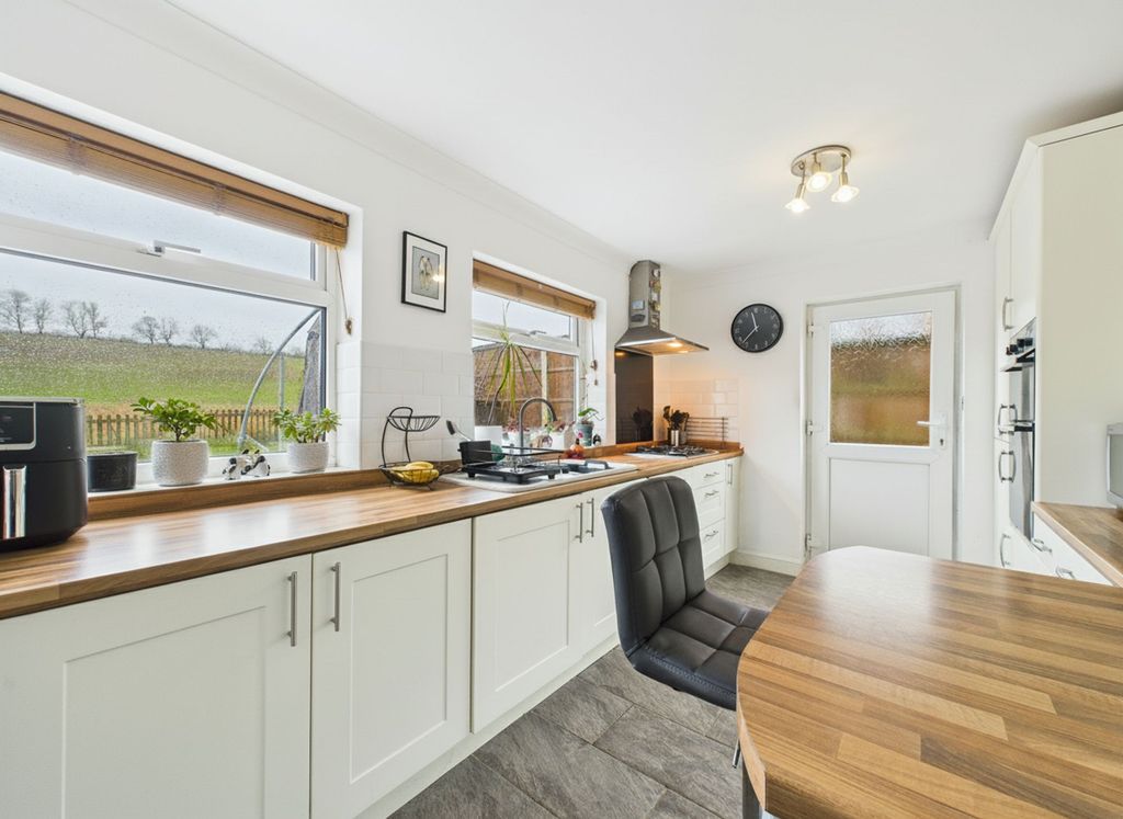 Property photo 2 of 16 Breakfast Kitchen