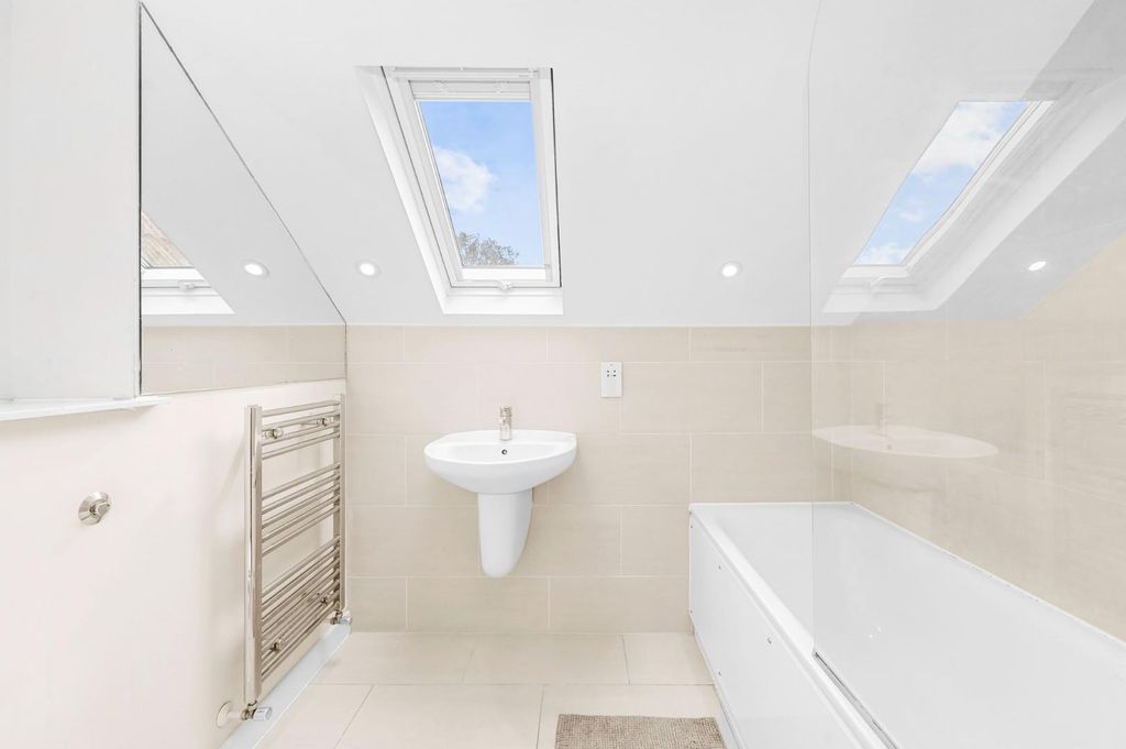 Property photo 3 of 14 l.Jpg