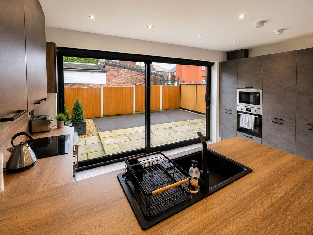 Property photo 2 of 15 Kitchen