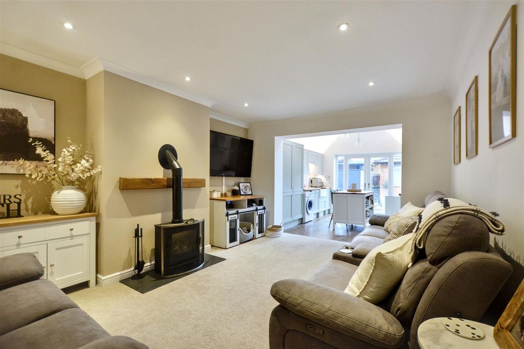 Property photo 2 of 12 Lounge_1.Jpeg