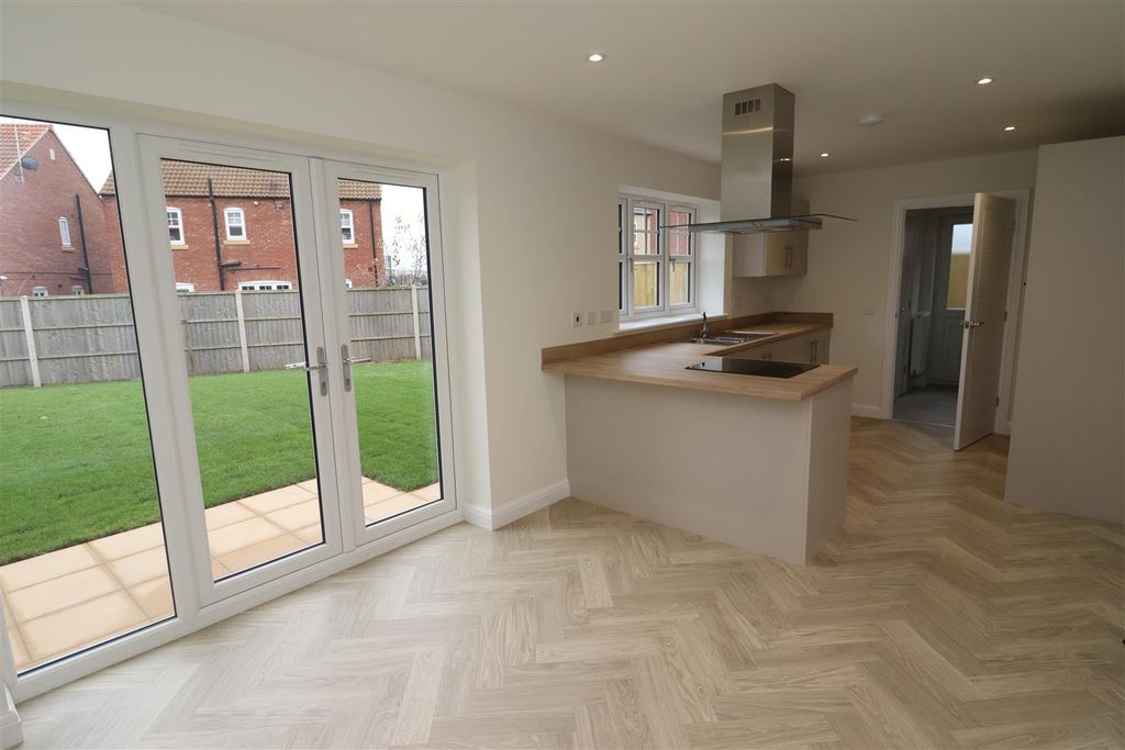 Property photo 2 of 12 Breakfast Kitchen/Dining