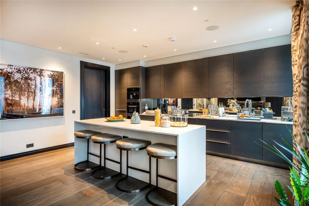 Property photo 2 of 9 Kitchen