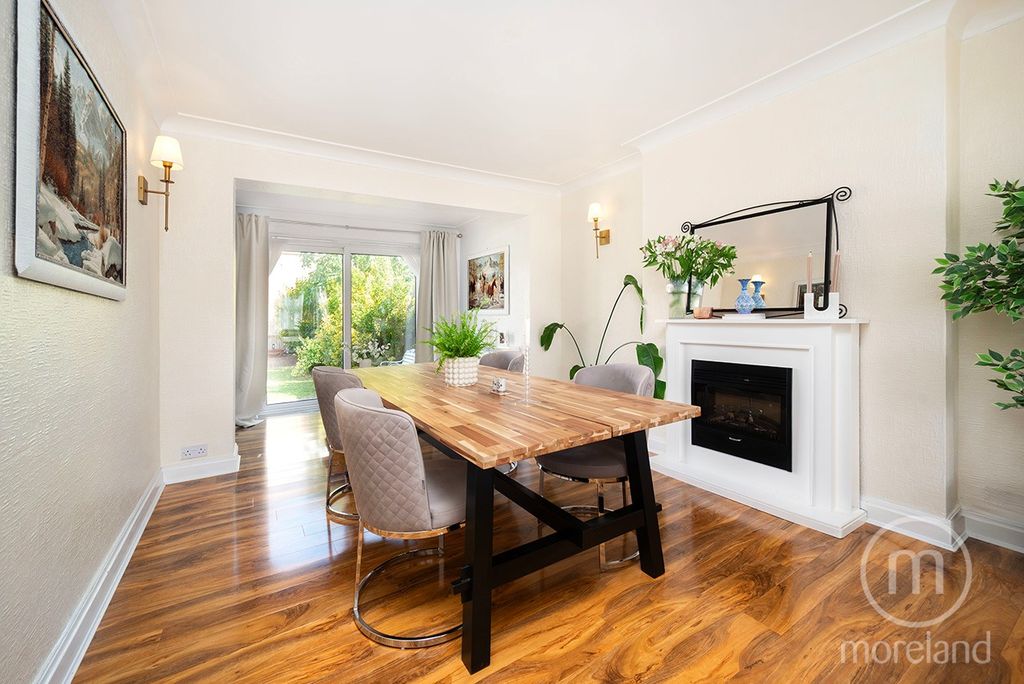 Property photo 3 of 12 4400345