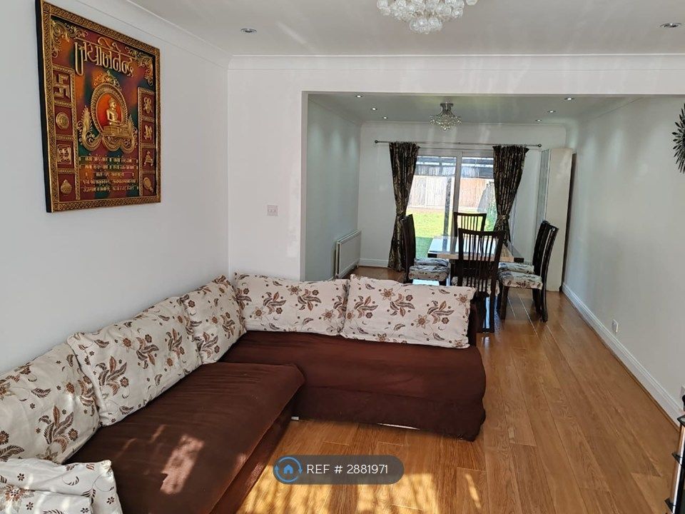 Property photo 2 of 11 Living Room