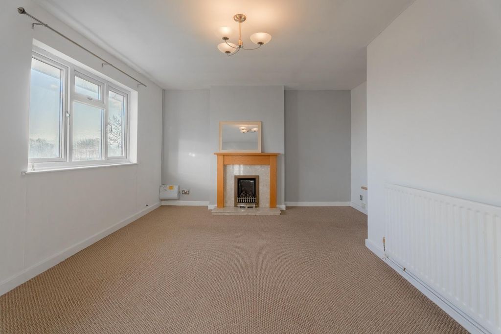 Property photo 3 of 8 Roper Walk-6.Jpg