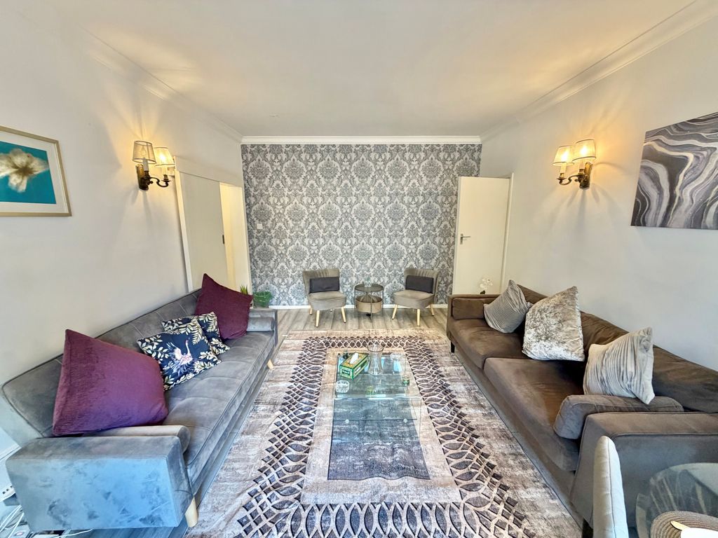 Property photo 3 of 12 Gallery