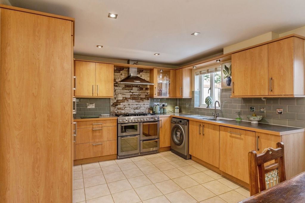 Property photo 3 of 20 Kitchen