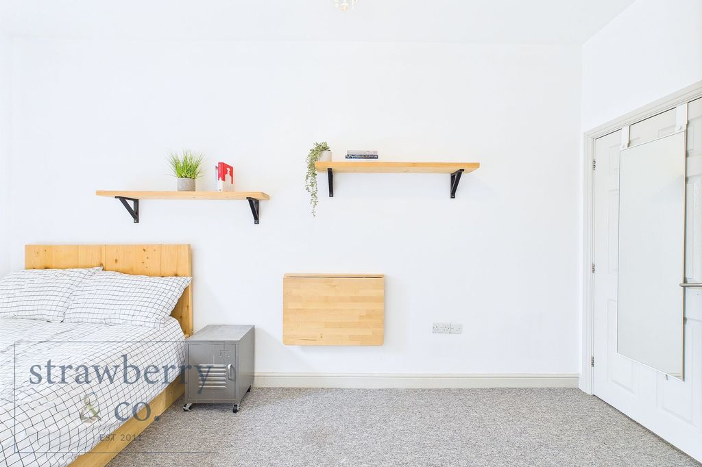 Property photo 1 of 17 Bedroom 4