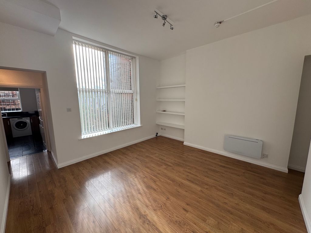 Property photo 1 of 13 Living Room