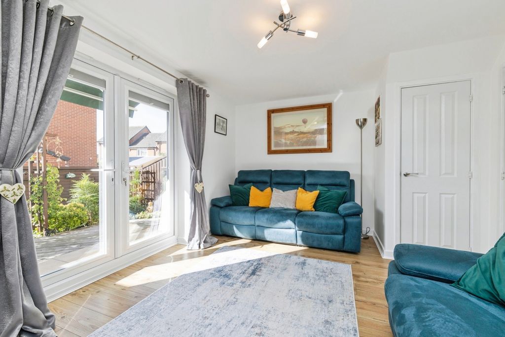 Property photo 3 of 17 Pbox-Img.Jpg