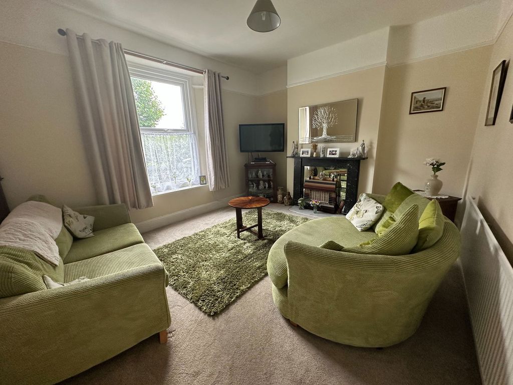Property photo 3 of 12