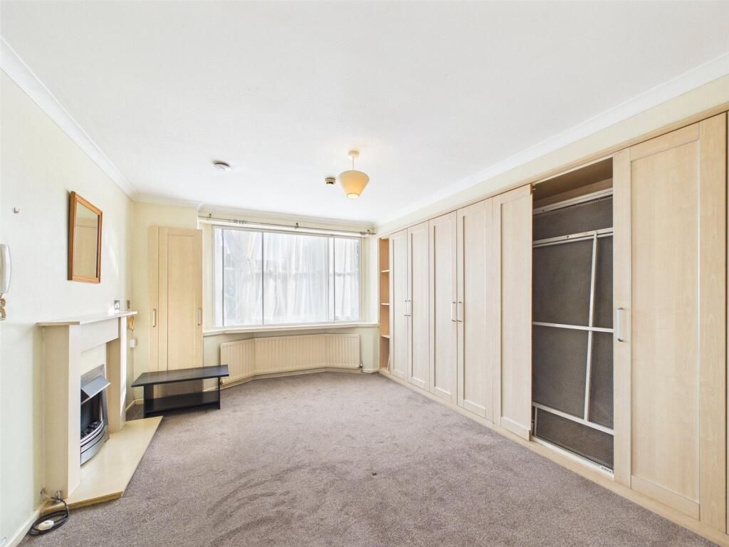 Property photo 3 of 6